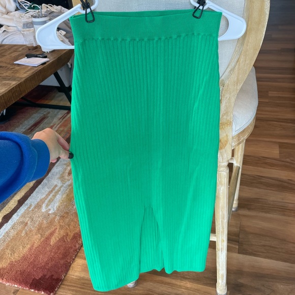 SOLD OUT FREE PEOPLE GREEN MIDI SKIRT!!! Size small 💚 - Picture 2 of 2